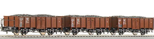 Set of 3 Coal loaded gondolas<br /><a href='images/pictures/Roco/45943.jpg' target='_blank'>Full size image</a>